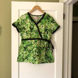 Green koi scrub top, size m